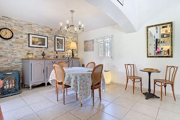 Maison 140 m² avec piscine, pool house et double garage .