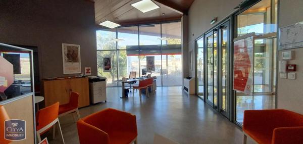 Local commercial à vendre 739m²