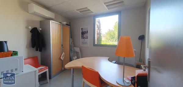 Local commercial à vendre 739m²