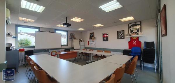 Local commercial à vendre 739m²