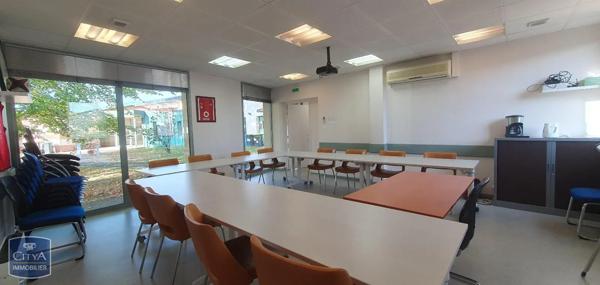 Local commercial à vendre 739m²