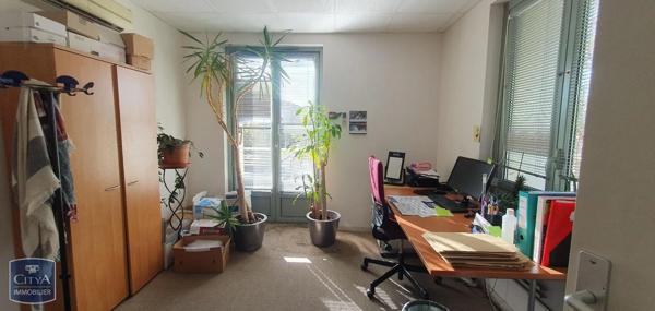 Local commercial à vendre 739m²