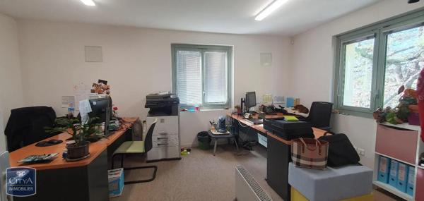 Local commercial à vendre 739m²