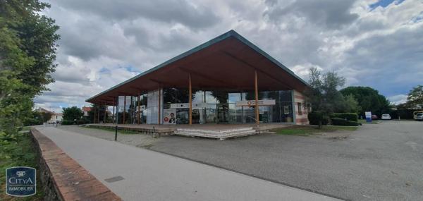 Local commercial à vendre 739m²