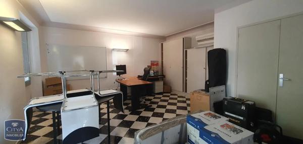 Local commercial à vendre 739m²