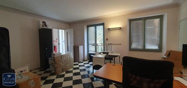 Local commercial à vendre 739m²