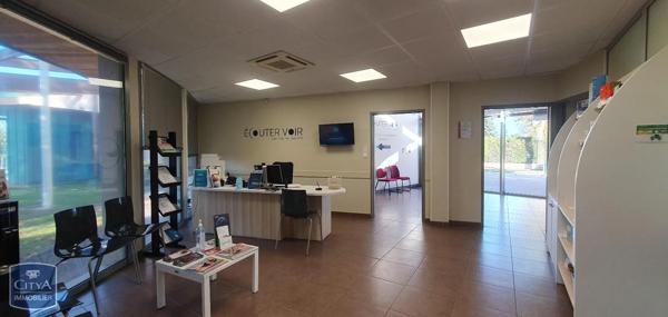 Local commercial à vendre 739m²