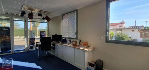 Local commercial à vendre 739m²