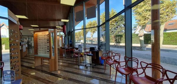 Local commercial à vendre 739m²