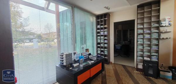 Local commercial à vendre 739m²