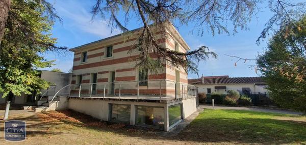 Local commercial à vendre 739m²