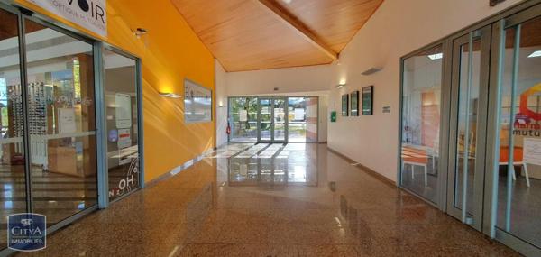 Local commercial à vendre 739m²