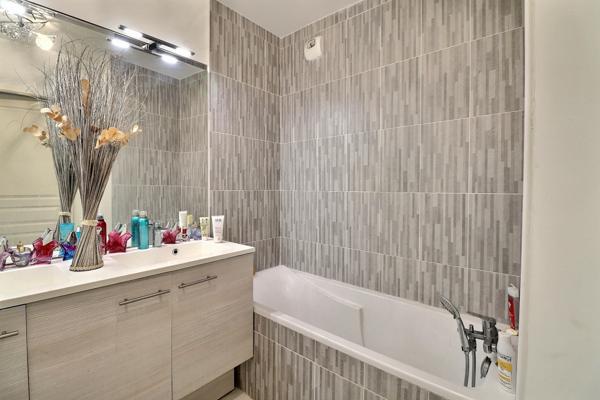 Plan-de-Cuques (13380) Charmant T3 de 59 m2 avec terrasse, garage et piscine.