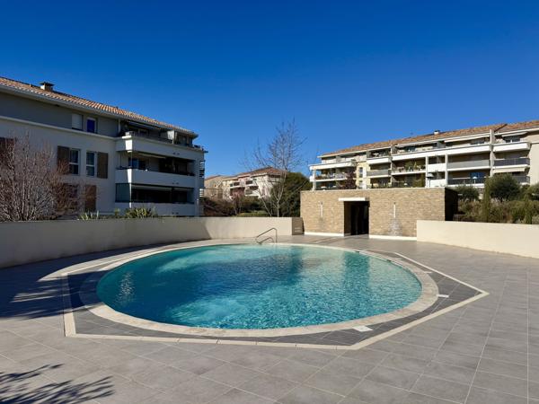 Plan-de-Cuques (13380) Charmant T3 de 59 m2 avec terrasse, garage et piscine.