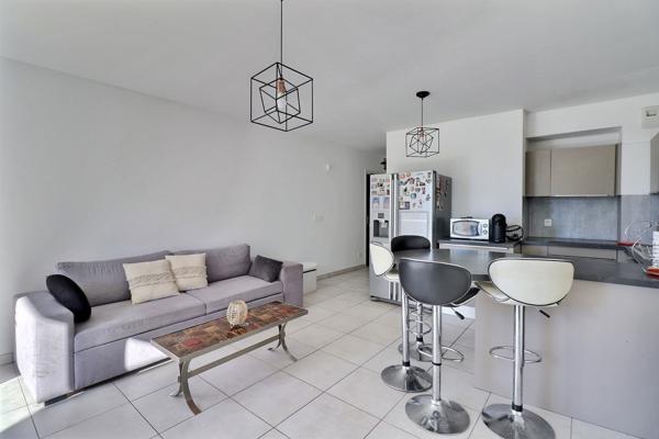 Plan-de-Cuques (13380) Charmant T3 de 59 m2 avec terrasse, garage et piscine.