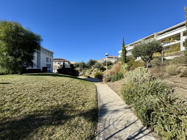 Plan-de-Cuques (13380) Charmant T3 de 59 m2 avec terrasse, garage et piscine.