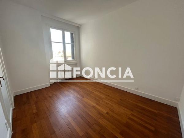 Location Appartement 5 pièces 126.8 m² - 11, RUE BOURGNEUF Roanne 42300