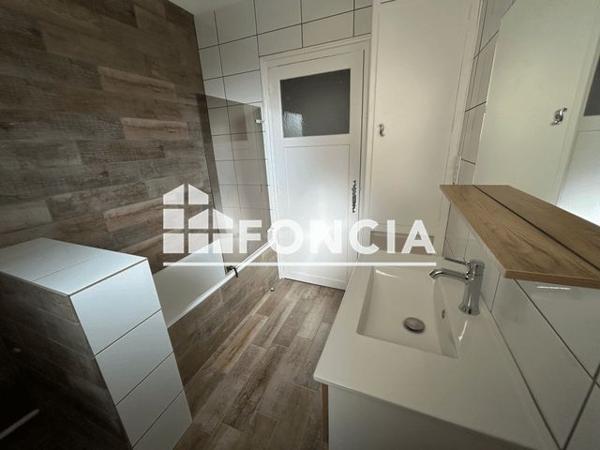 Location Appartement 5 pièces 126.8 m² - 11, RUE BOURGNEUF Roanne 42300