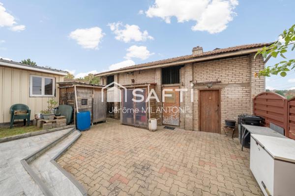 Ideal première acquisition, proche de toutes commodités, axe A31 à moins de 10mn, gare SNCF...