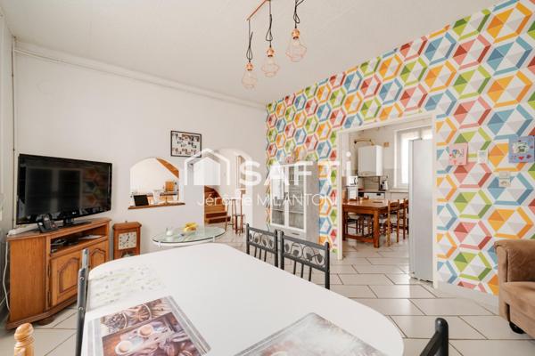 Ideal première acquisition, proche de toutes commodités, axe A31 à moins de 10mn, gare SNCF...