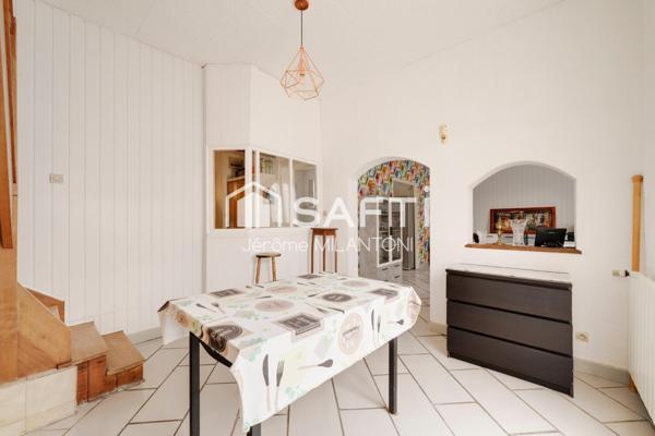 Ideal première acquisition, proche de toutes commodités, axe A31 à moins de 10mn, gare SNCF...