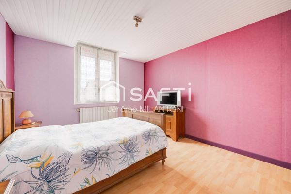 Ideal première acquisition, proche de toutes commodités, axe A31 à moins de 10mn, gare SNCF...