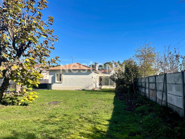 PESSAC- ALOUETTE - Maison - Plain pied - 3 chambres - Grand garage en dépendance 58m2 - Parcelle 1051m2