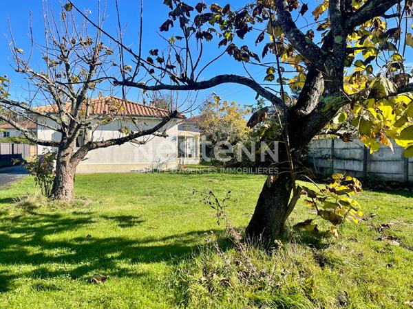 PESSAC- ALOUETTE - Maison - Plain pied - 3 chambres - Grand garage en dépendance 58m2 - Parcelle 1051m2