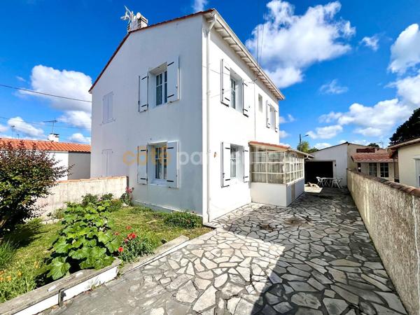 Vente
                Maison96 m² - 4 Pièces -
                    ROYAN (17200)