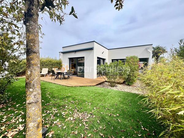 Vente
                Maison96 m² - 4 Pièces -
                    ROYAN (17200)