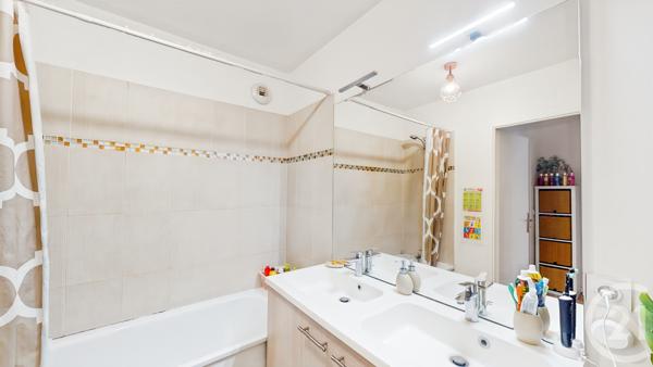 Appartement F3 à vendre  3 pièces - 63,80 m2 LA COURNEUVE - 93