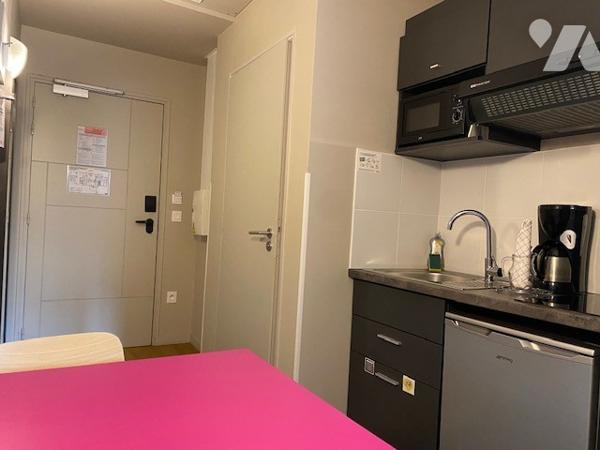 Rue de Mulhouse - Centre ville, Ds résidence Sénior, chambre de services de 21 m²  ;