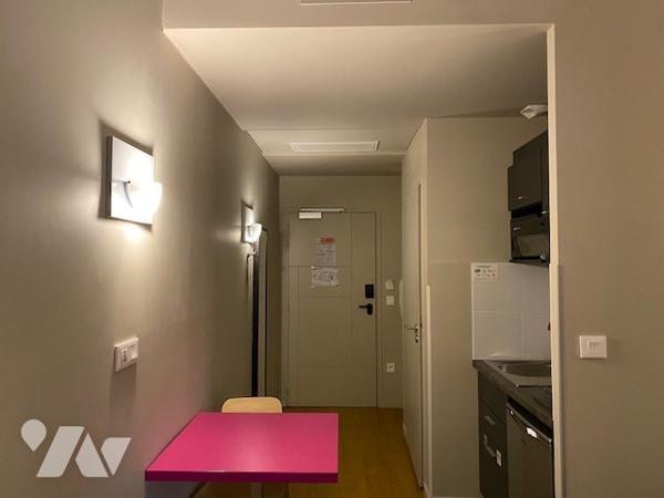 Rue de Mulhouse - Centre ville, Ds résidence Sénior, chambre de services de 21 m²  ;