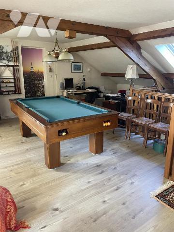 Pavillon 6 chambres, double garage, piscine, jardin de 6000 m2.