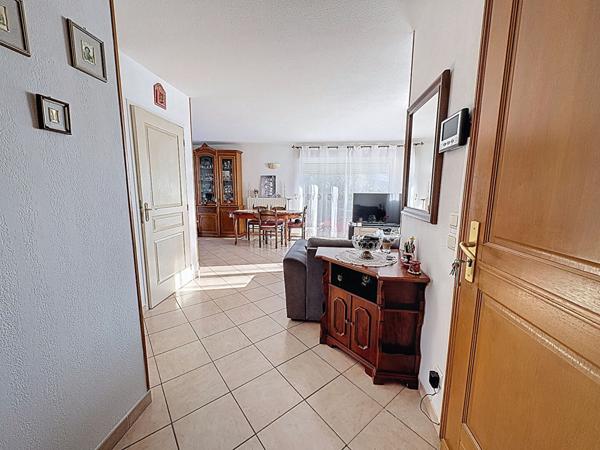 Saint-Laurent-du-Var Maison récente T4 de 96 m² avec extérieur et piscine