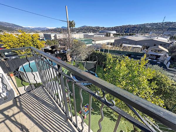 Saint-Laurent-du-Var Maison récente T4 de 96 m² avec extérieur et piscine