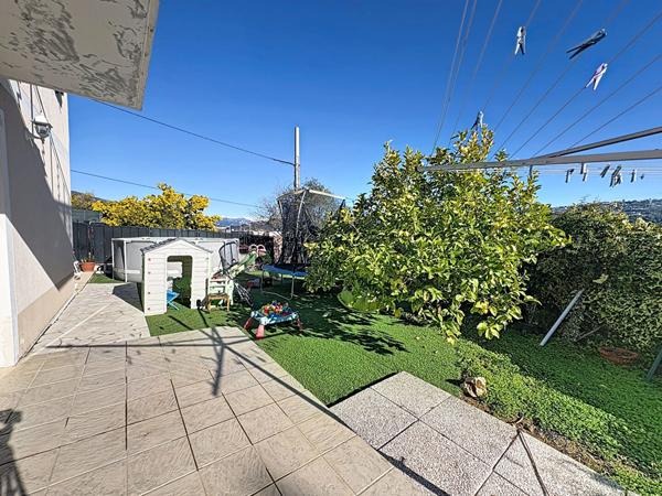 Saint-Laurent-du-Var Maison récente T4 de 96 m² avec extérieur et piscine