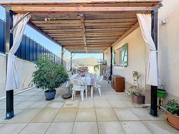 Saint-Laurent-du-Var Maison récente T4 de 96 m² avec extérieur et piscine