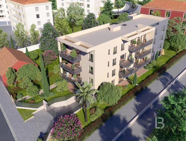 Nice Cimiez, 2 pièces en rez-de-jardin avec grand espace extérieur