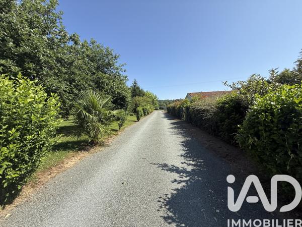 Maison à vendre 5 pièces 2 017 m² Saint-Germain-et-Mons