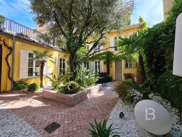A vendre à Cannes, belle maison de ville rénovée