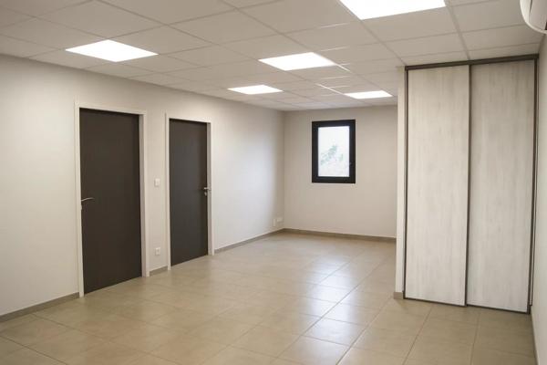 Location Fonds de commerce 3 pièces 62 m2 à Bias