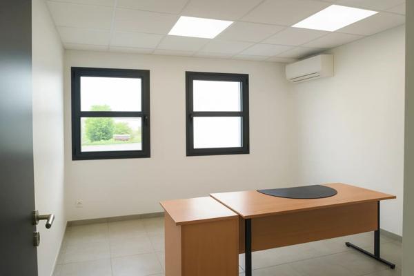 Location Fonds de commerce 3 pièces 62 m2 à Bias