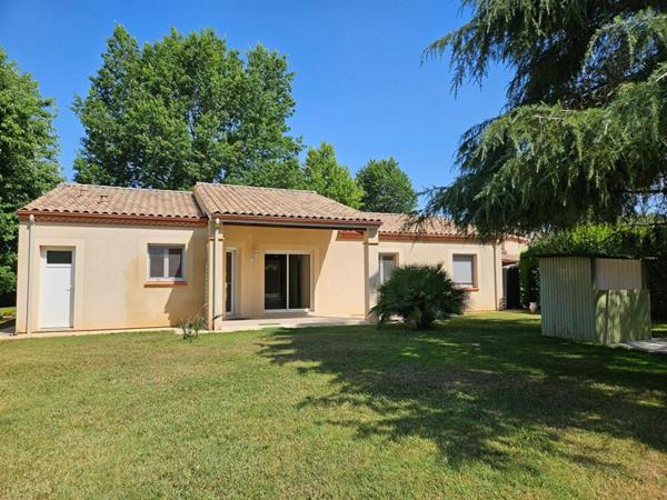 ENSEMBLE IMMOBILIER  DE PLAIN PIED 240 m² -  8 CHAMBRES - TERRAIN 5000 m² - PISCINE - GARAGES