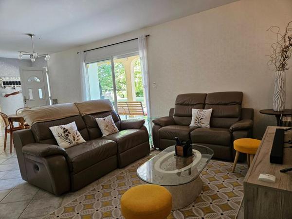 ENSEMBLE IMMOBILIER  DE PLAIN PIED 240 m² -  8 CHAMBRES - TERRAIN 5000 m² - PISCINE - GARAGES