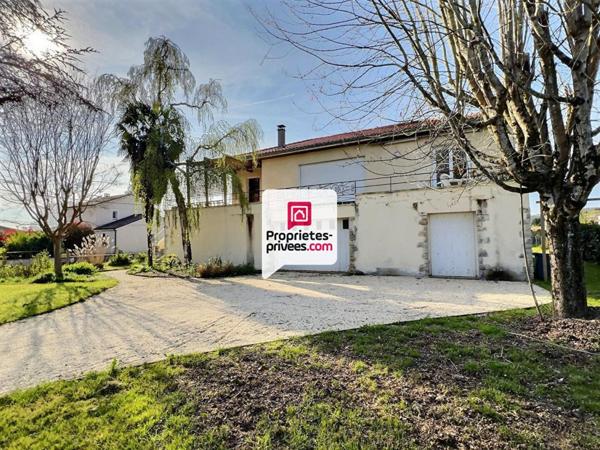 Maison T4 /5 d'env. 136 m²  avec 3/4 ch . et  garage double proche centre ville de SAINT-ASTIER (24100)