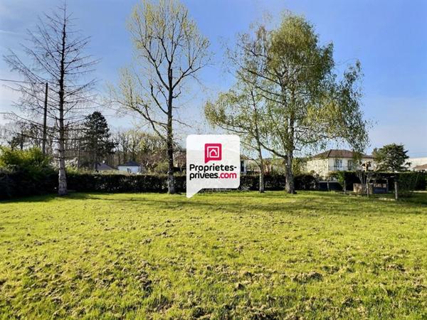 Maison T4 /5 d'env. 136 m²  avec 3/4 ch . et  garage double proche centre ville de SAINT-ASTIER (24100)