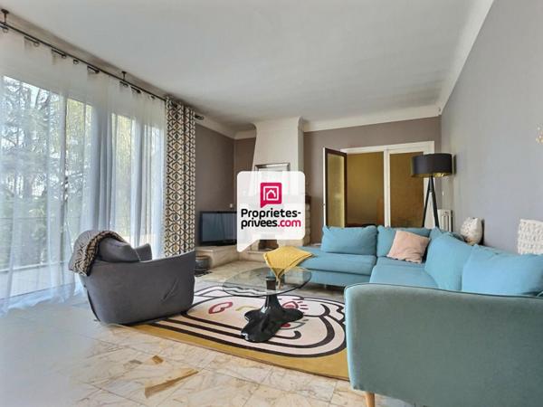 Maison T4 /5 d'env. 136 m²  avec 3/4 ch . et  garage double proche centre ville de SAINT-ASTIER (24100)