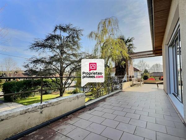 Maison T4 /5 d'env. 136 m²  avec 3/4 ch . et  garage double proche centre ville de SAINT-ASTIER (24100)
