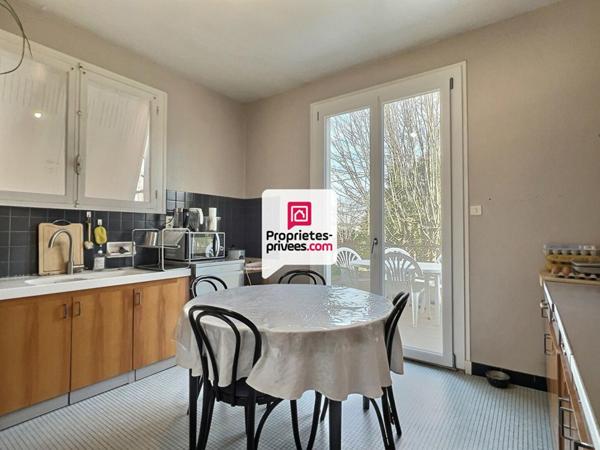 Maison T4 /5 d'env. 136 m²  avec 3/4 ch . et  garage double proche centre ville de SAINT-ASTIER (24100)